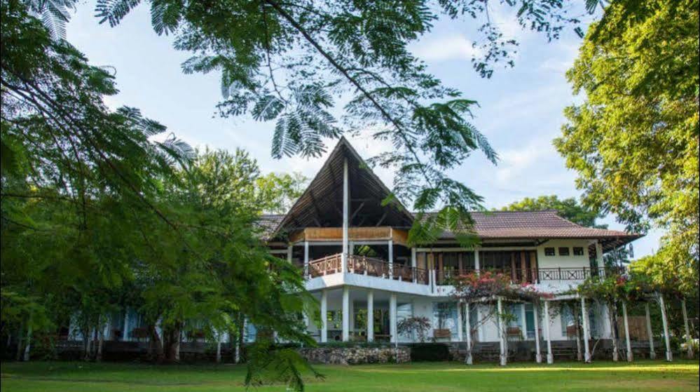 Bajo Komodo Eco Lodge Labuan Bajo Buitenkant foto