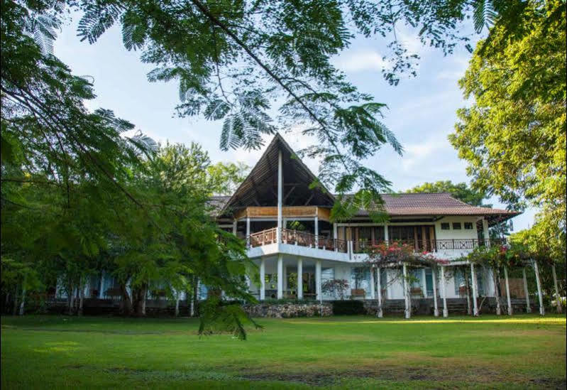 Bajo Komodo Eco Lodge Labuan Bajo Buitenkant foto